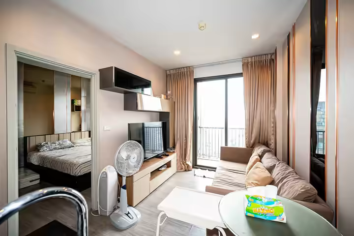 Condo vue rivière près BTS Wongwienyai