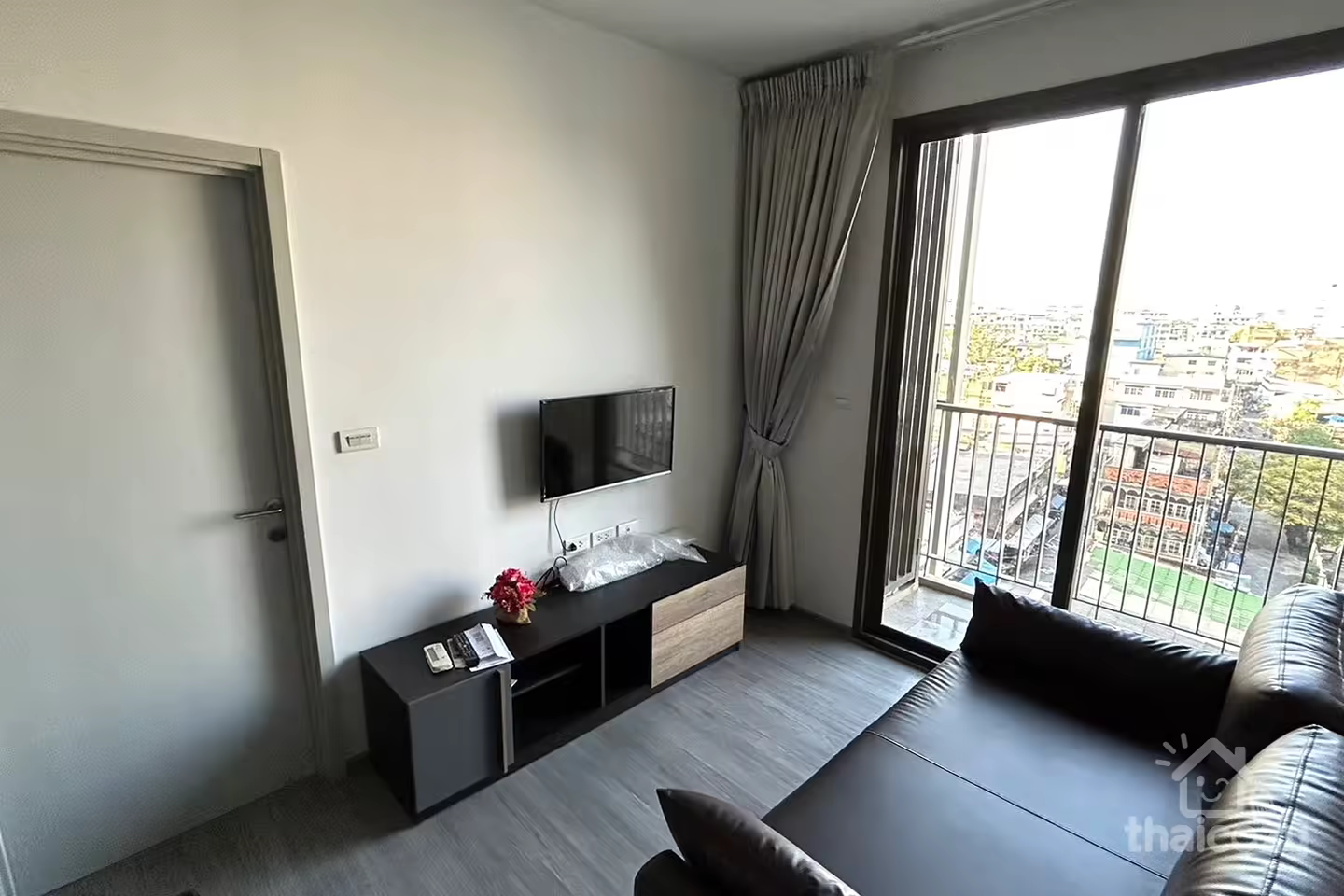 NYE by Sansiri condo near BTS Wongwienyai photo 1