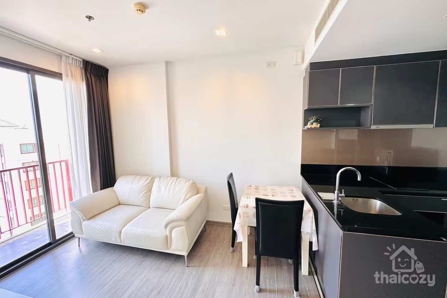 Condo 1 chambre vue rivière près BTS Wongwienyai photo 1