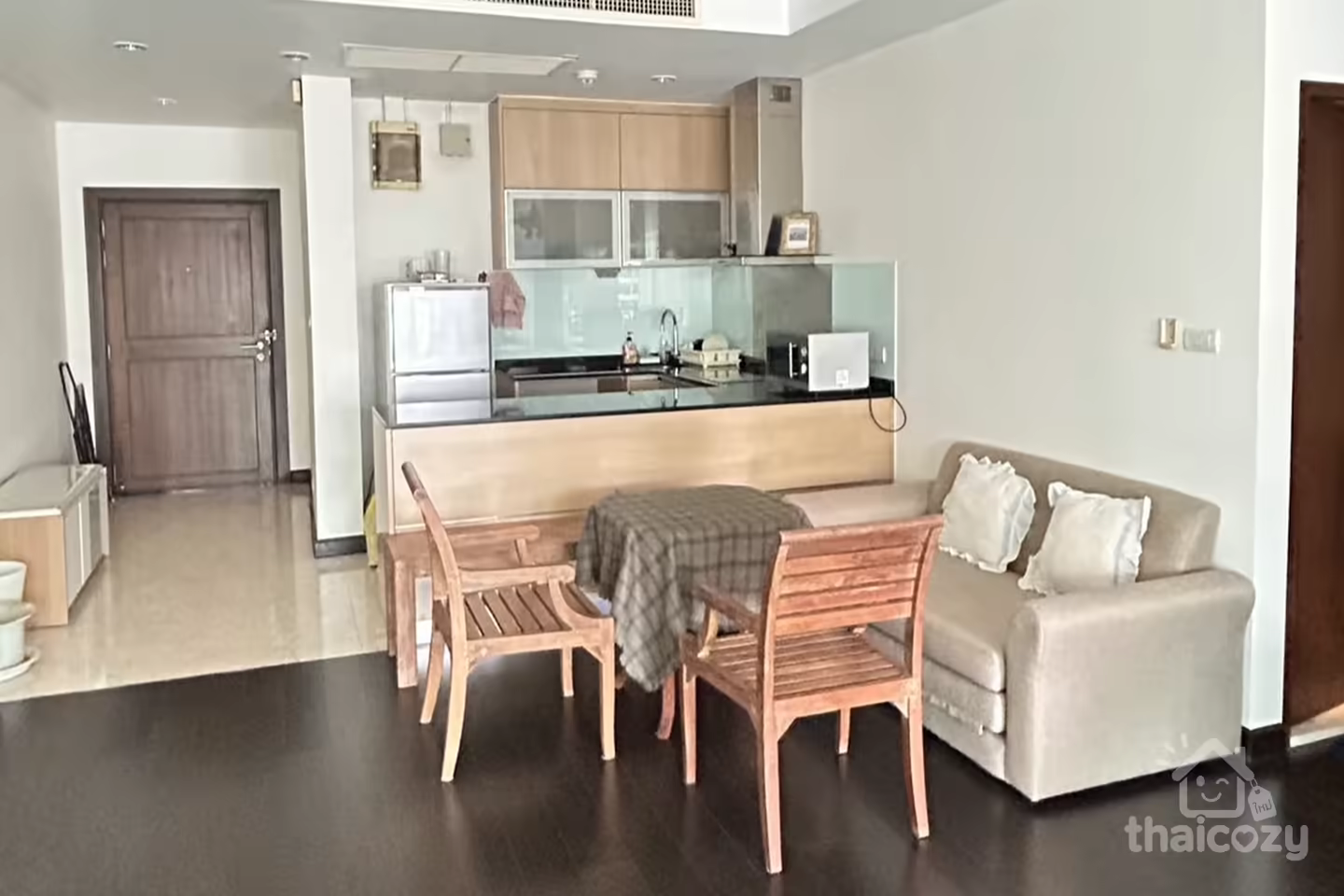 Distinctive condo near BNH, restaurants photo 1