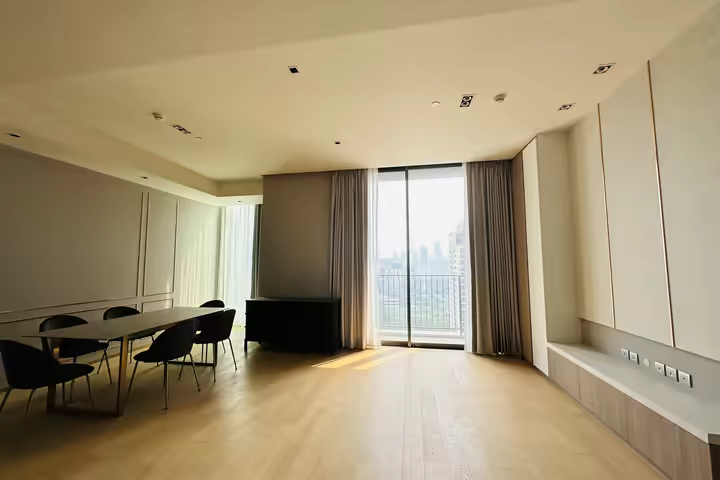 28 ชิดลม คอนโดหรู ใกล้ BTS ชิดลม