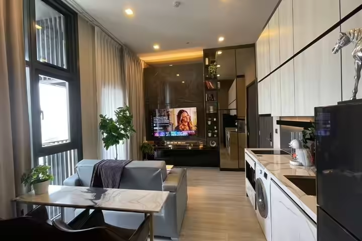 One bedroom with beautiful city view from the high floor