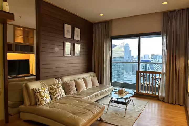 HYDE SUKHUMVIT 公寓，距BTS Nana站100米，近商店
