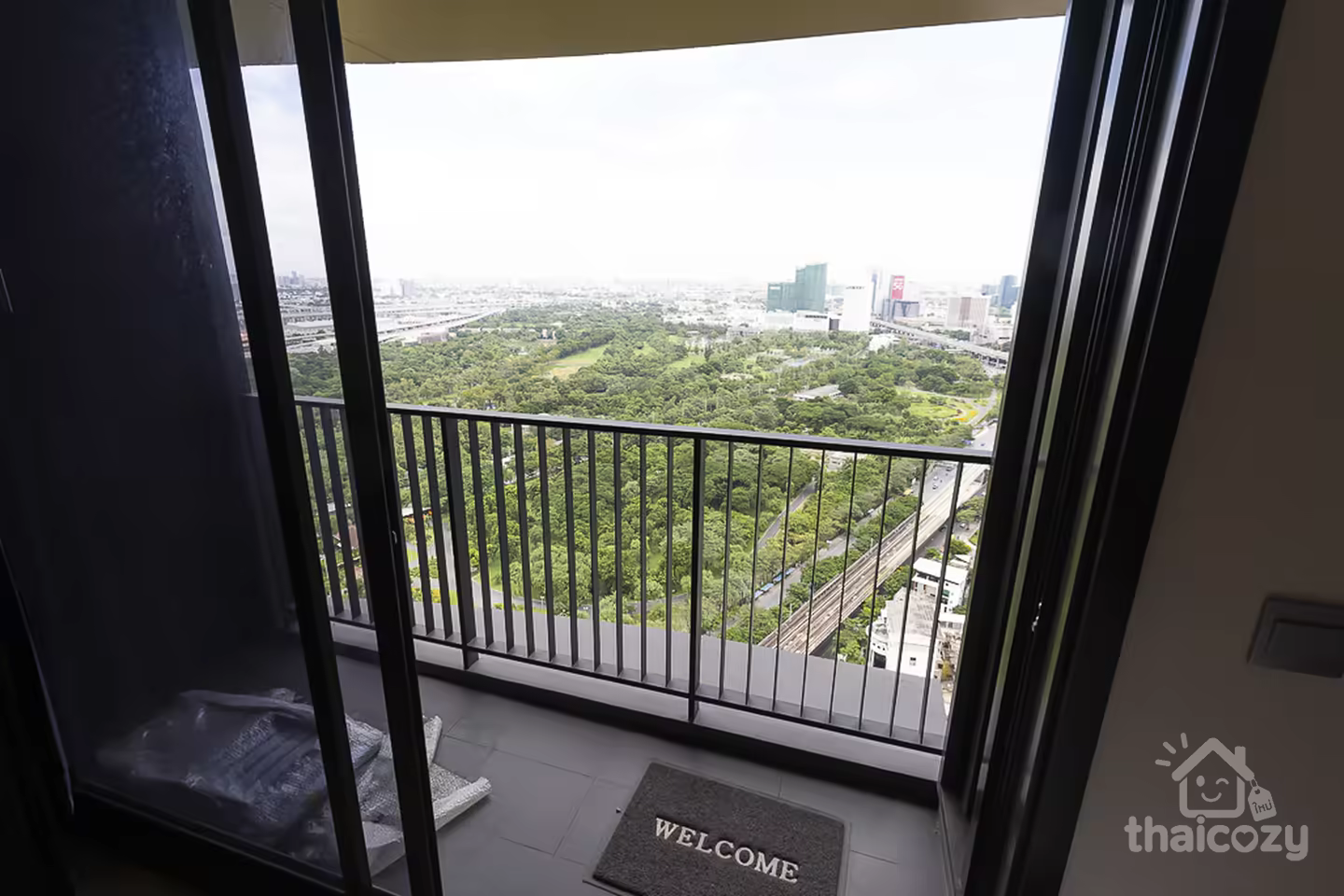 Breathtaking Jatujak park view on 35th floor, near JJ green market and BTS,MRT photo 2