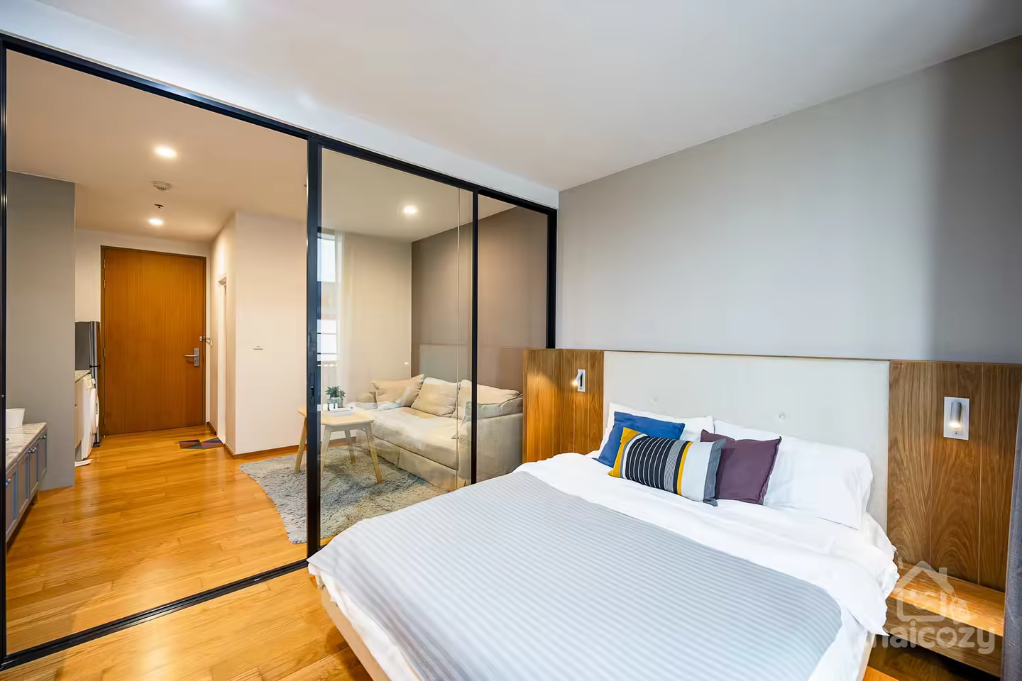 Condo près de BTS Surasak et école photo 2