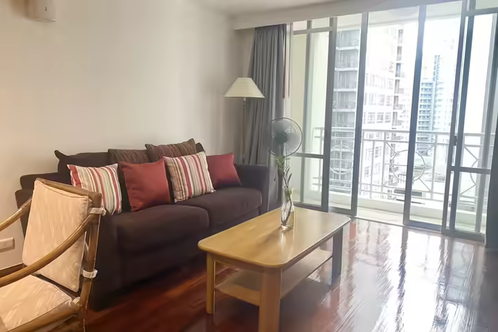 Asoke Place 콘도, BTS 아속역 인근, 완비, 운하변