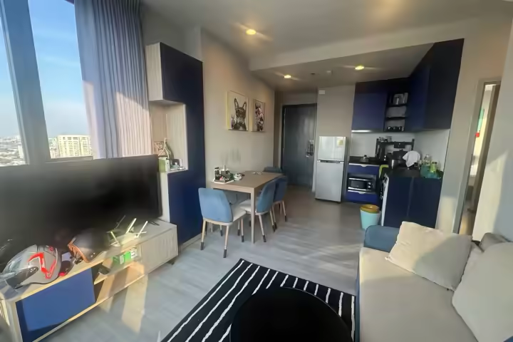 XT Ekkamai, condo meublé avec piscine ciel et jacuzzi
