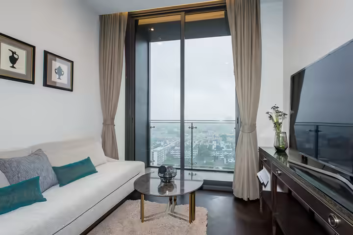 Luxurious condo, pool and gym on deck