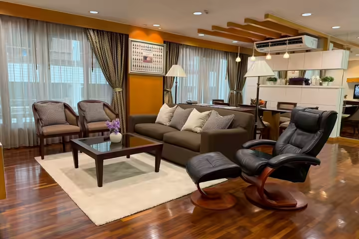 Navin Court, condo près de BTS Phloen Chit