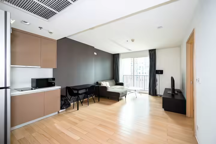 Vie urbaine au Siri at Sukhumvit, près BTS Thonglor
