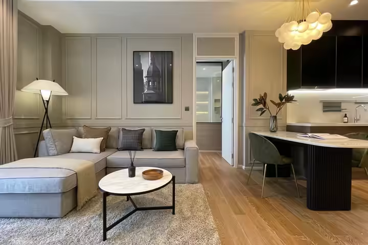 Muniq Langsuan, The luxury condo ,Located on Sarasin Road