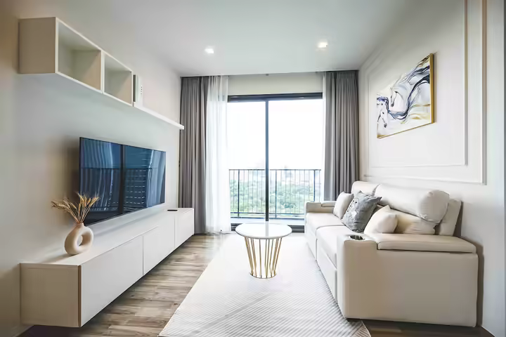 The line Jatujak-Mochit ,Hot area with greenery-style condo combines with peaceful vibes