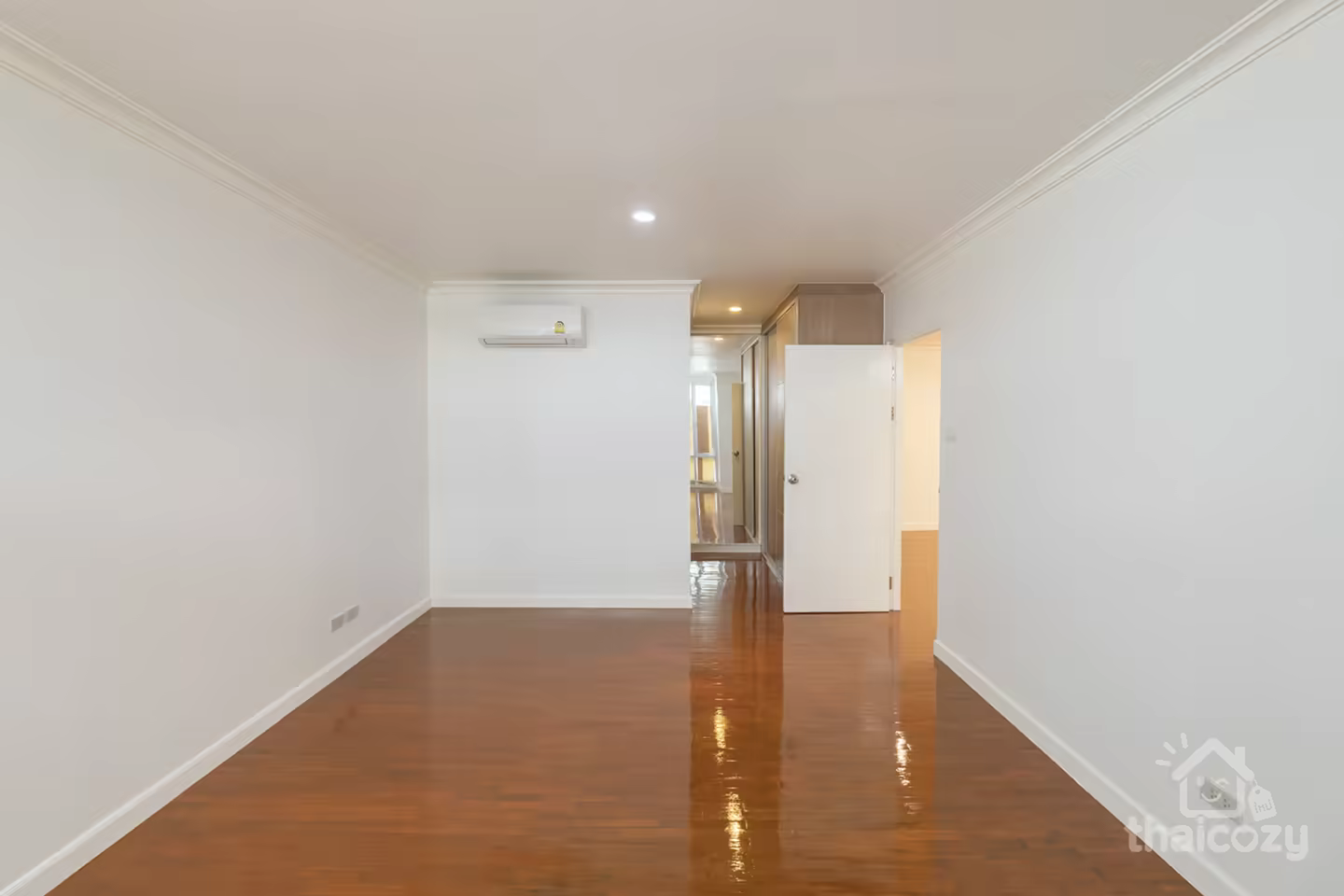 Baan Siri Sukhumvit 10 — 2-спальная квартира с новым ремонтом photo 2