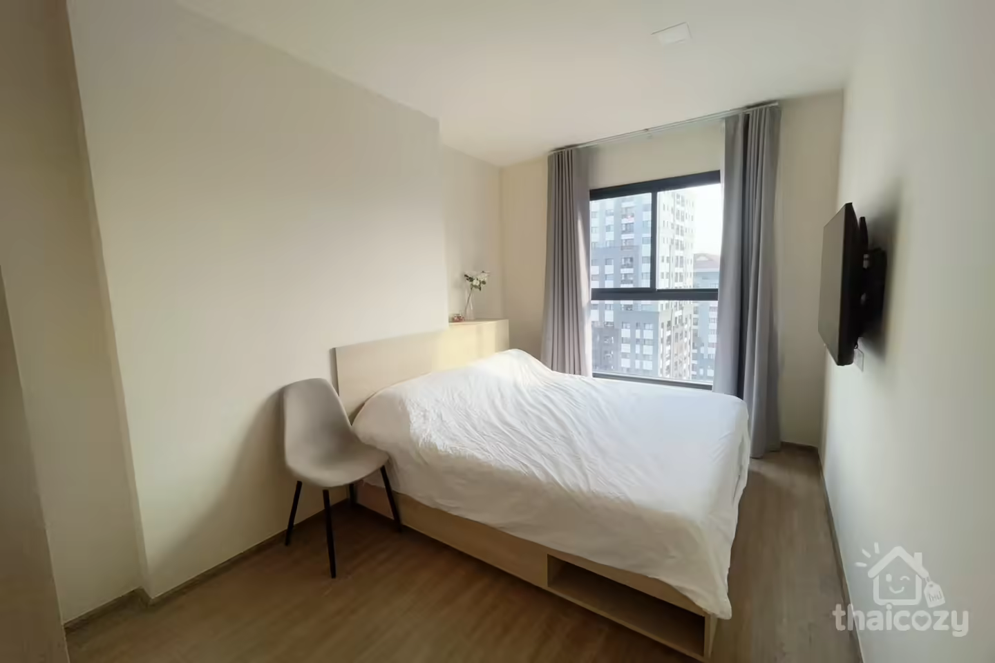Nia by Sansiri condo close to every convenience on Sukhumvit 71 road. photo 2