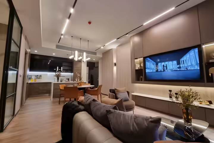 Muniq Langsuan, The luxury condo ,Located on Sarasin Road