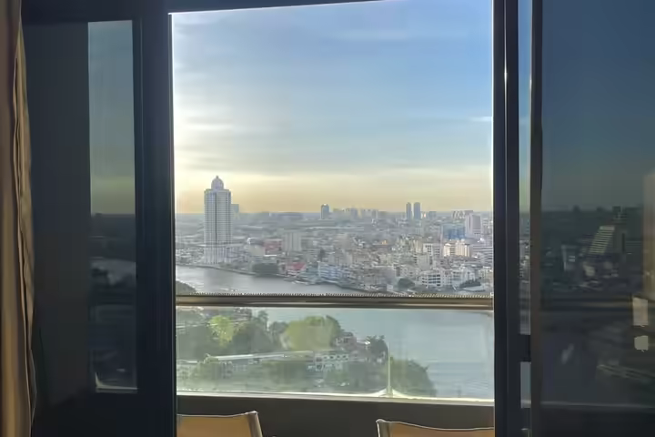 Chao Phraya River View Condo 25th Floor