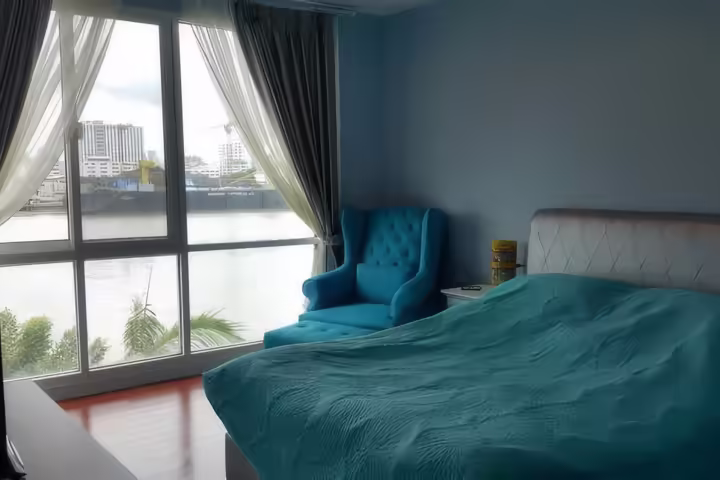 Quick Sale: Ivy River – 2-Bedroom River View Apartment