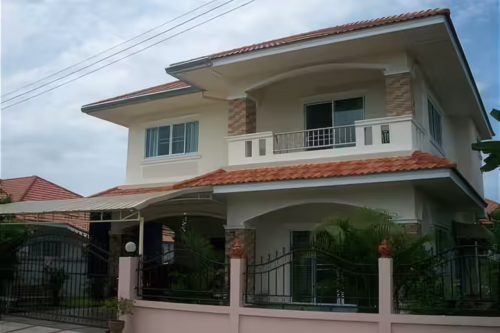 บ้านครอบครัว 3 ห้องนอนในสันกำแพง