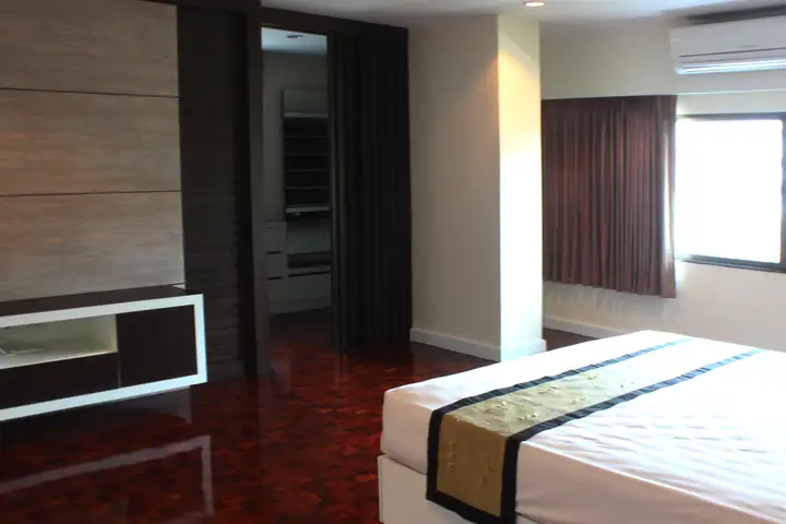 คอนโด 2 ห้องนอน ให้เช่า ณ นานา สุขุมวิท