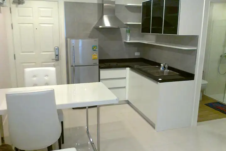 คอนโด 2 ห้องนอนให้เช่า เดอะ สุรวงศ์ สีลม ใกล้สวนลุมพินี